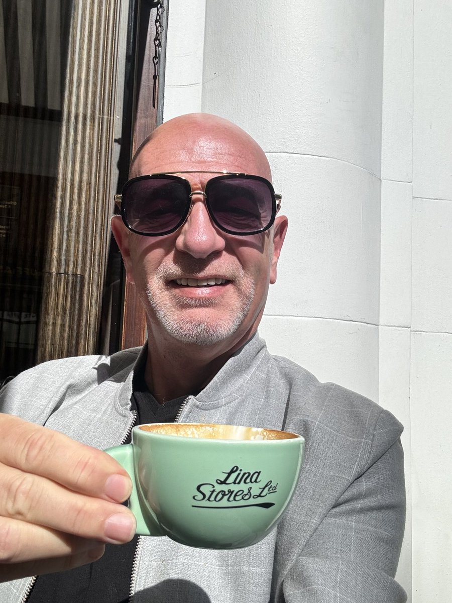 Coffee in the sun in Marylebone on a Sunday…..I’ll take that 👍🏻👍🏻 <a href="/linastores/">Lina Stores</a> #london