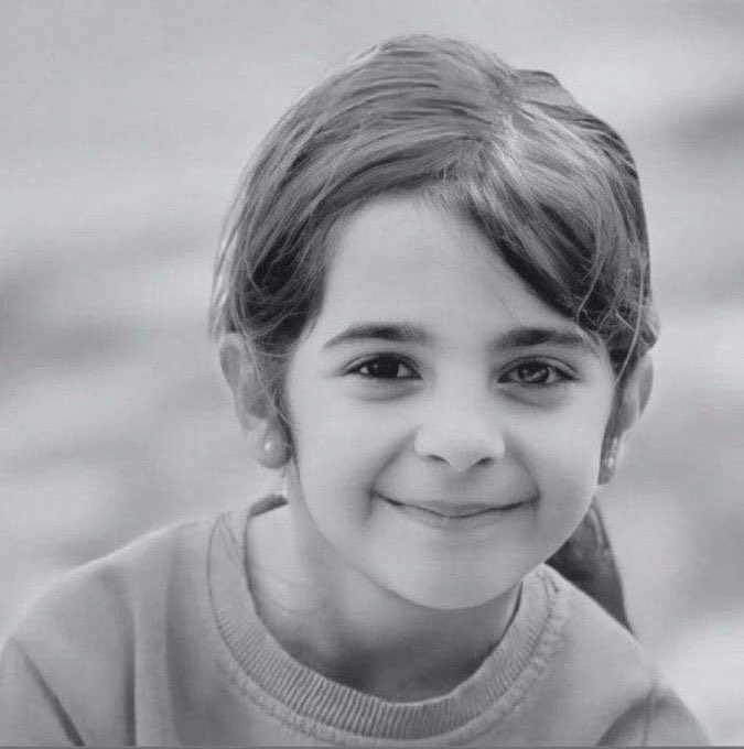 Öyle ölüler vardır ki, 
Ben onların öldüklerini düşününce, 
Vakit olur, 
Yaşadığımdan utanırım…