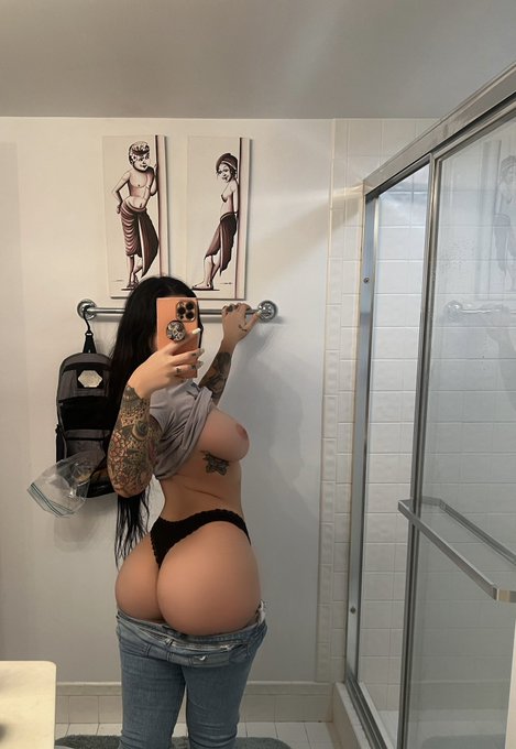 Watch Stella Brooks's leaked NSFW photo on TwXstars