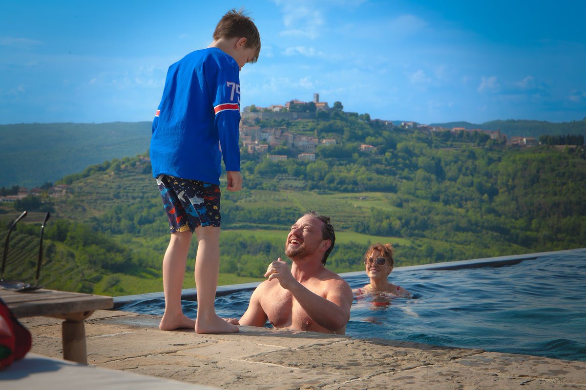 Do you agree with the fan who said X-Men: Dark Phoenix is James McAvoy's  worst movie?, image size:1200x800