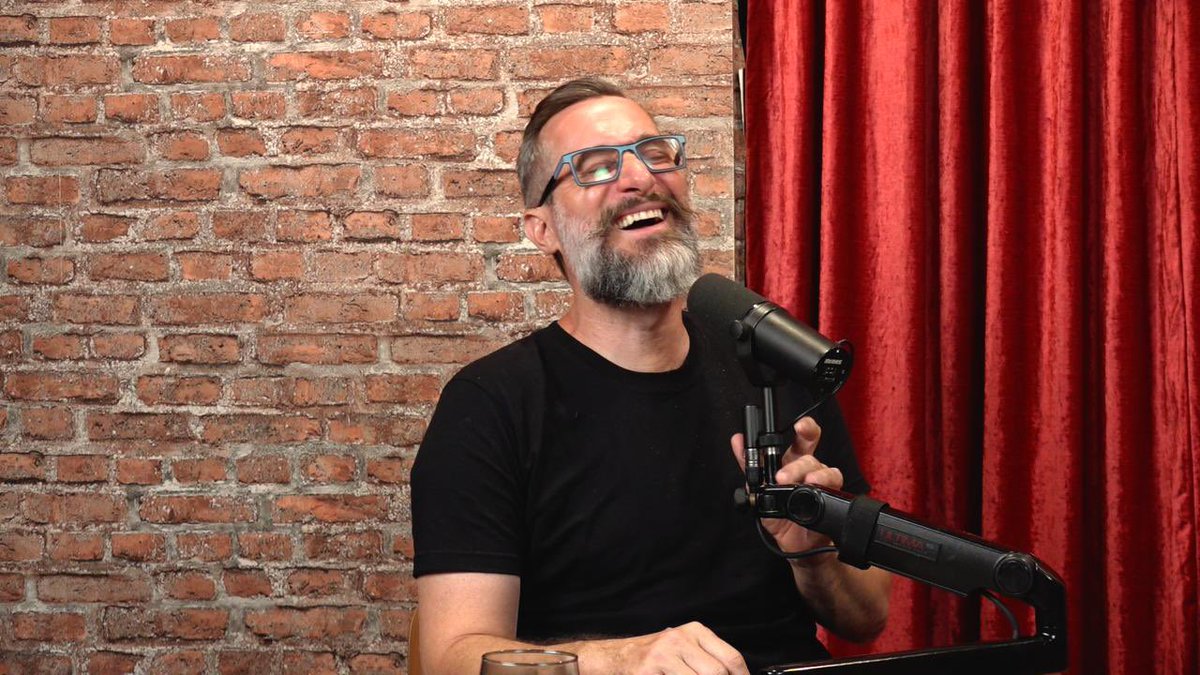 radikeltotel's tweet photo. A Sigún Alberto Vargas, el Radical Total, el que enciende las mañanas en la radio desde hace tantos años. Conversación variada sobre la evolución de la radio, la música y el arrepentimiento. Esto es A Sigún Alberto Vargas con @carloscomic . Ep. 167. https://t.co/36XNwiSmxM