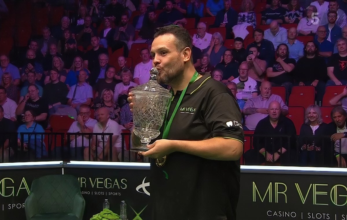 🏆 FIGUEIREDO WINS 900 TITLE ON FINAL BLACK

Another snooker final decided on the very last ball!

Brazil's Igor Figueiredo makes a counter clearance of 48 to oust Jimmy White 2-1 on the final black and win the latest World Seniors Snooker 900 Series event.

#Snooker