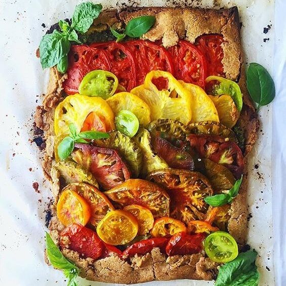 #NuttyRecipe: Heirloom Tomato Tart With #AlmondPesto | @thefeedfeed 

Savour the best of summer with this heirloom tomato and #almondpesto tart, baked on a homemade pie crust. 👉️ bit.ly/3yY6PNi

#jewelsunderthekilt #mapleroastednuts #nuttyrecipes #almonds #almondrecipe