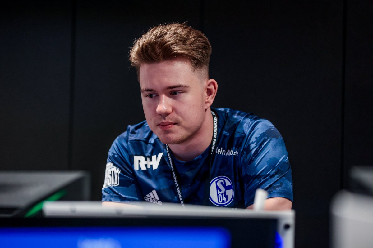 SLY Dodo (@diemdodocoach) on Twitter photo Good evening Twitter 😼,
still contracted to <a href="/S04EsportsLoL/">Schalke 04 Esports League of Legends</a> until the end of the cup, but they allowed me to explore options for 2025.
- Interested in ERLs and Tier 1
Likes and retweets = ❤️
Further info ⬇️⬇️, Portfolio and CV on request Good evening Twitter 😼,
still contracted to <a href="/S04EsportsLoL/">Schalke 04 Esports League of Legends</a> until the end of the cup, but they allowed me to explore options for 2025.
- Interested in ERLs and Tier 1
Likes and retweets = ❤️
Further info ⬇️⬇️, Portfolio and CV on request