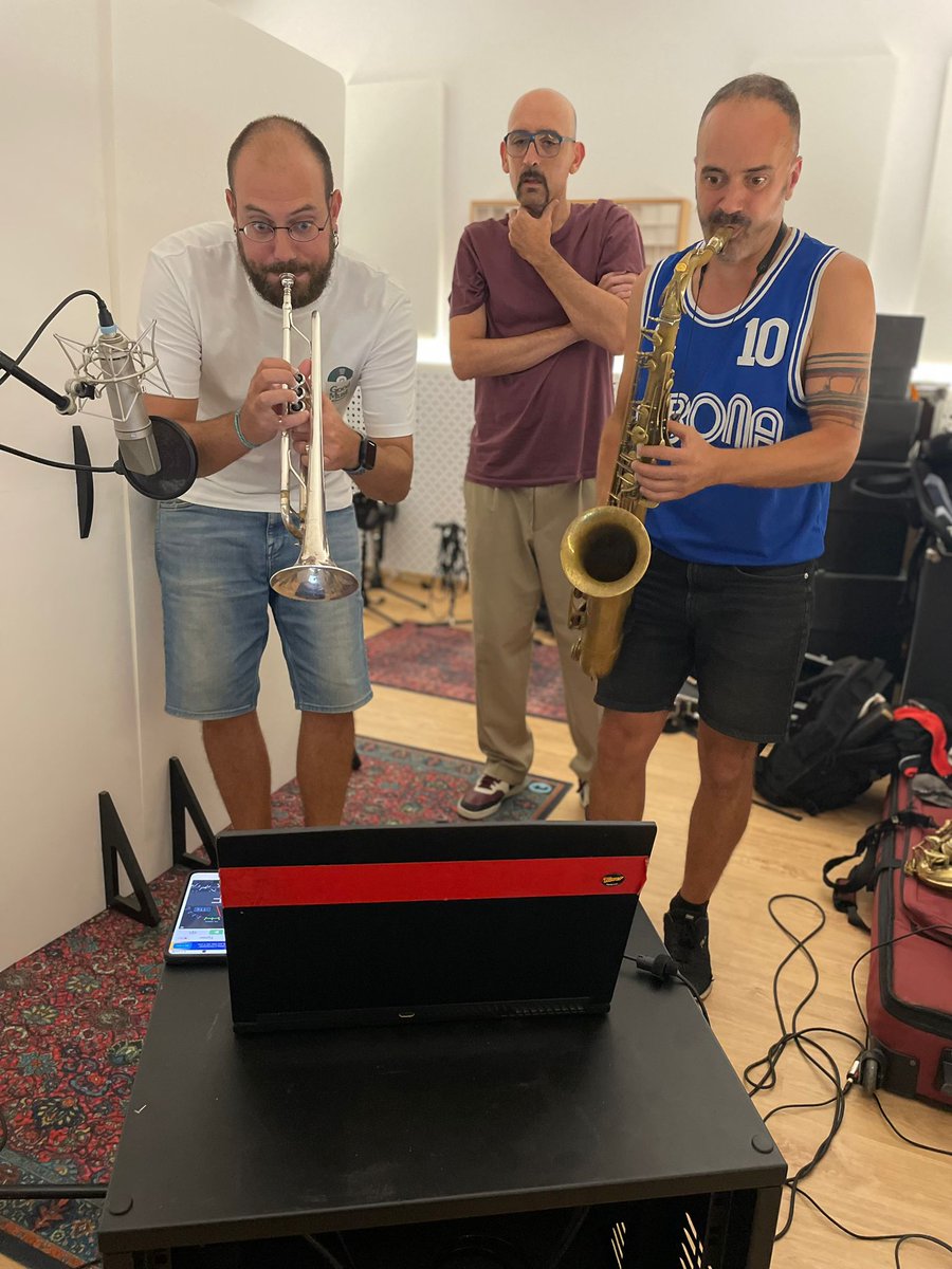arima_soul's tweet photo. Behin grabaketa amaituta, Arima Soul taldearen bigarren disko berria Bartzelonan nahasten ari den bitartean, Zarauzko Noisestudioan egindako grabazioaren argazki adierazgarrien bilduma erakusten dizuegu. Eskerrik asko parte hartu duzuen guztioi ♥️ https://t.co/yR4Oa6A4RD