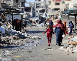 rateelhasan's tweet photo. #غزة_لليوم_338
إلى أهالي قطاع غزة العظماء إليكم هذة الكلمات ولا لأحد سواكم 
الصابرين على البلايا الذين لا يعلم بكفاحهم سوى خالقهم ولا يخيط جراحهم إلا هو ولا يدري بهزائمهم التي تقطع قلوبهم إلا ربهم الذين أسهرهم القلق وأنهكتهم الأحزان وأثقلتهم الهموم  وأيقظهم الخذلان وأوجعهم الفراق https://t.co/pZGRXk41xL
