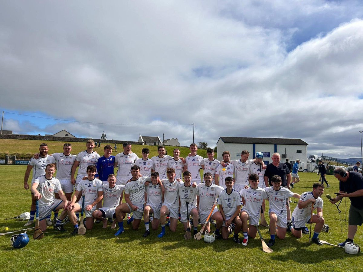 Comhghairdeachas leis an bhfoireann iománaíochta sóisear A agus a bhfoireann bainistíochta ina réamhchluiche ceathrú ceannais ar Pháirc an Chnoic  

Mícheál Breathnach: 0:22
Bóthar na Trá/Cnna Cathrach: 2:10

An-chluiche go deo  a leaids 👏👏
🔵⚪️🥎🔵⚪️🥎🔵⚪️🥎