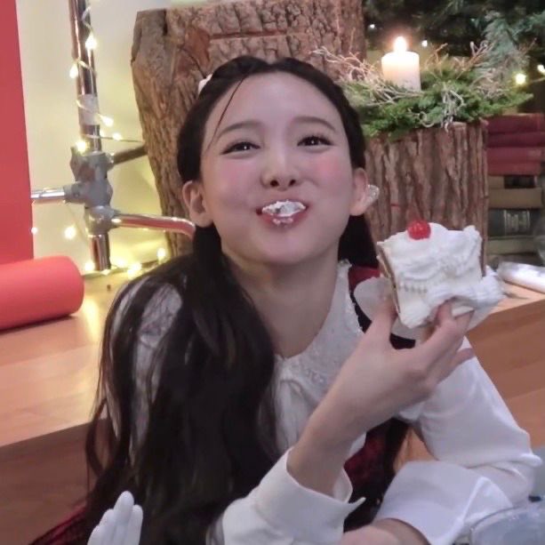 HAPPY NA BIRTHDAY MO PA <a href="/SINEZEYNOK/">Zeyn</a>! SALAMAT SA CAKE