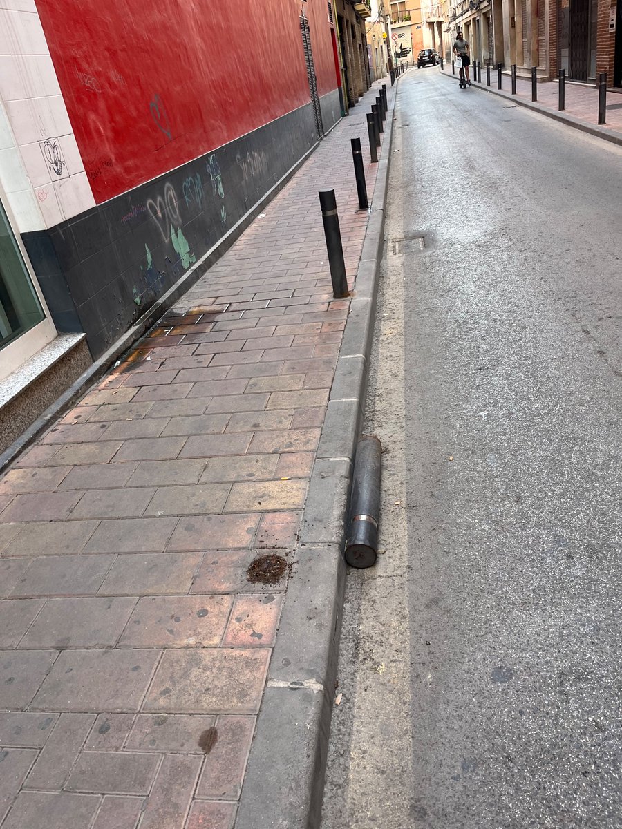 San Antolín, cuesta abajo y sin frenos hacia la mugre y la cochambre. <a href="/MurciaOeste/">Distrito Centro - Oeste (Murcia)</a>  <a href="/AavvSu/">AAVV el Malecón y su Huerta</a> <a href="/SanAntolinAsoc/">Asociación de Vecinos de San Antolín - Murcia</a> <a href="/AytoMurcia/">Ayuntamiento de Murcia</a> <a href="/LasNoticiasRM/">LasNoticiasRM</a>  <a href="/MurcianoUrbano/">@urbanomurciano</a>