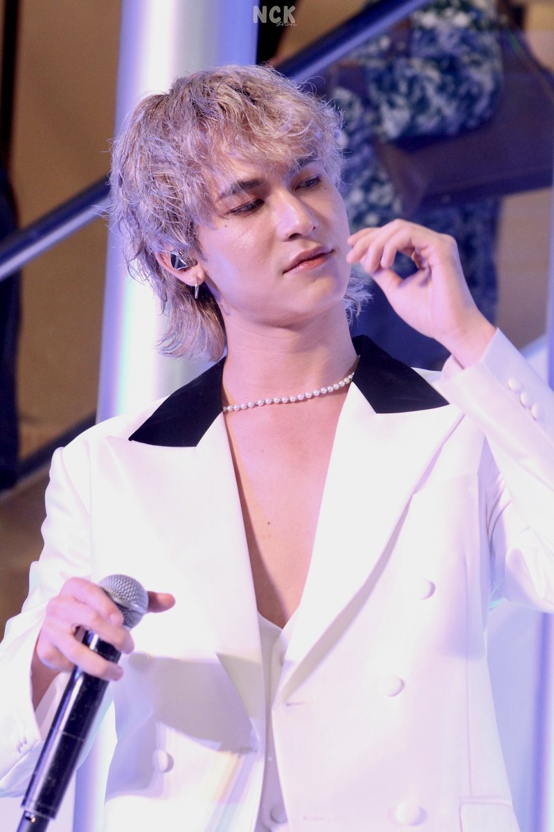NCKsnap's tweet photo. เอาเป็นว่ายอมมมม

@Peak_V3RSE 
#VogueFestxGQPlayground
#V3RSE #peaknatakorn https://t.co/2ijrx310Tu