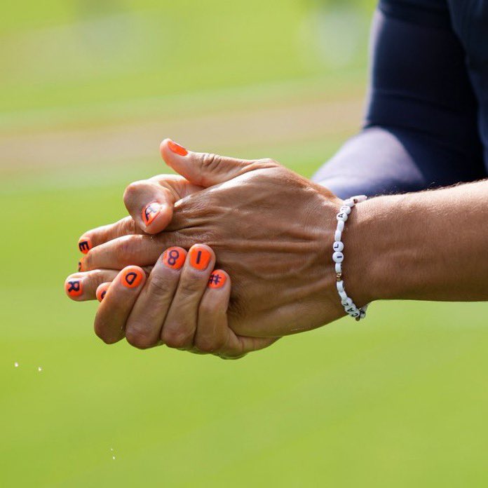 itsfickybaby's tweet photo. Caleb Williams has his nails painted with "#18 DA BEARS". Glad he brought it back. https://t.co/eNk47o1iMz