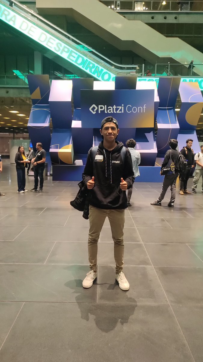 davidgonzalezfx's tweet photo. No es fácil expresar lo emocionante de haber asistido a la #PlatziConf este año. Intenté hacerlo corto 🧵 https://t.co/KLmaysBHBE