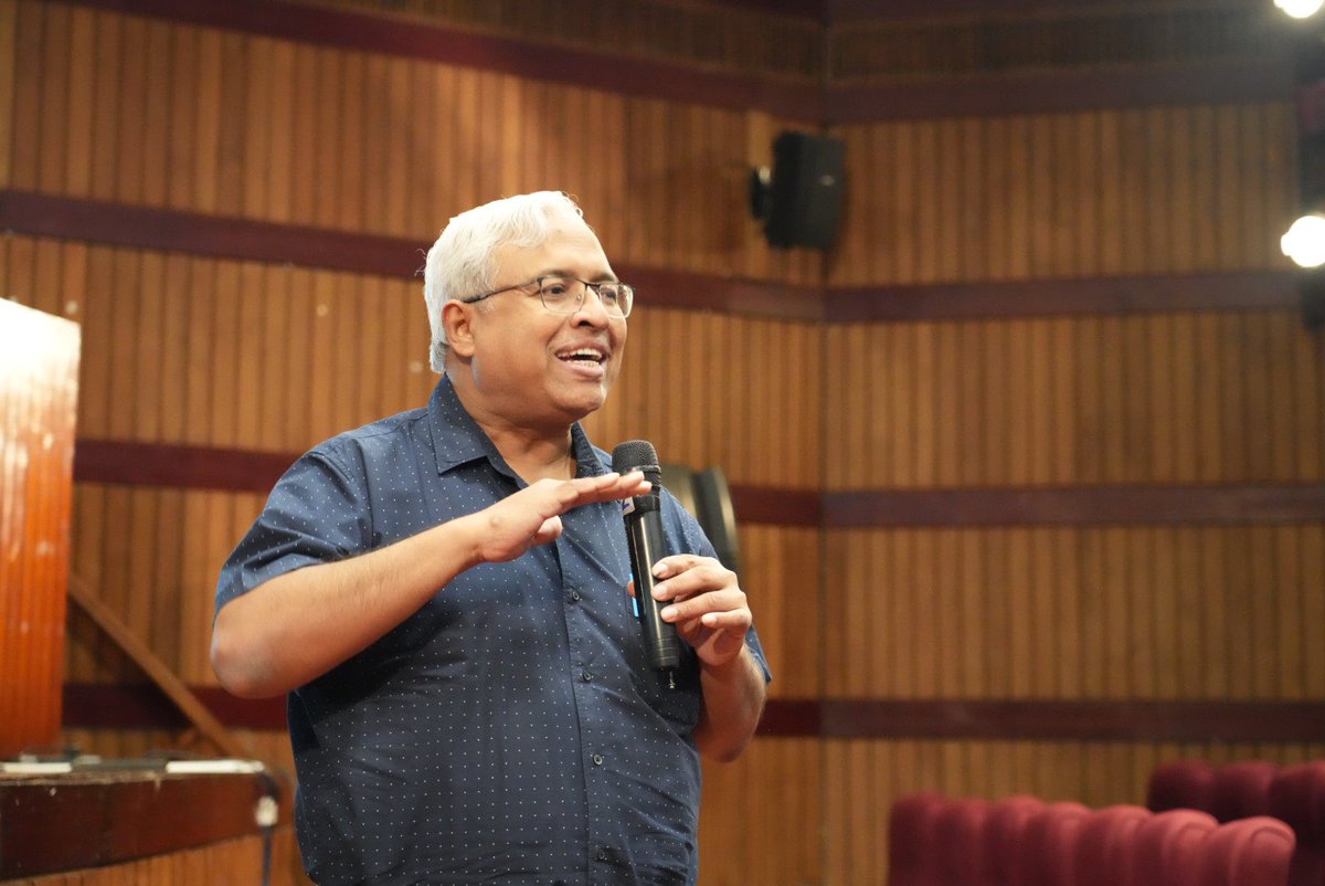 gilienv's tweet photo. Tackling Queries, Doubts &amp; apprehensions of inquisitive undergrads+ teachers of @Delhiuniversit on India’s new #BioE3 policy; the futuristic #BioVision being viewed as India's #BioRevolution! 

w/ @deb030903 @rajesh_gokhale @NIPGRsocial @NImmunology @PrinSciAdvGoI @ICGEBNewDelhi https://t.co/QtPFJB6Mdl