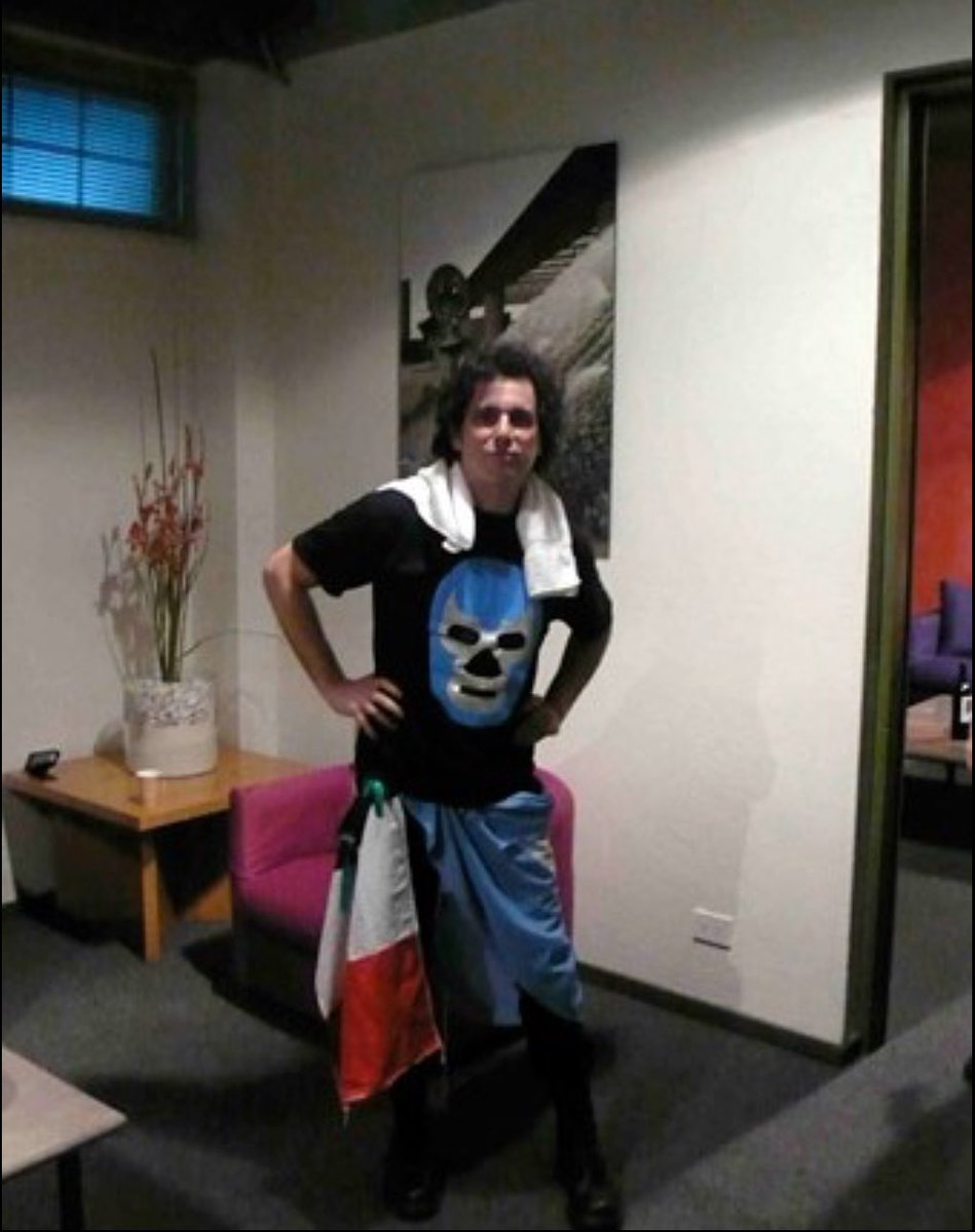 autisticshitbag's tweet image. He aqui archivos de la gira de Andres Calamaro en 2008.. Momentos previos al lanzamiento del osado proyecto que se titularia como “Obras incompletas” donde nos trajo un disco sextuple con montones de grabaciones de distintos años.. Como no va a ser lo mejor la musica?