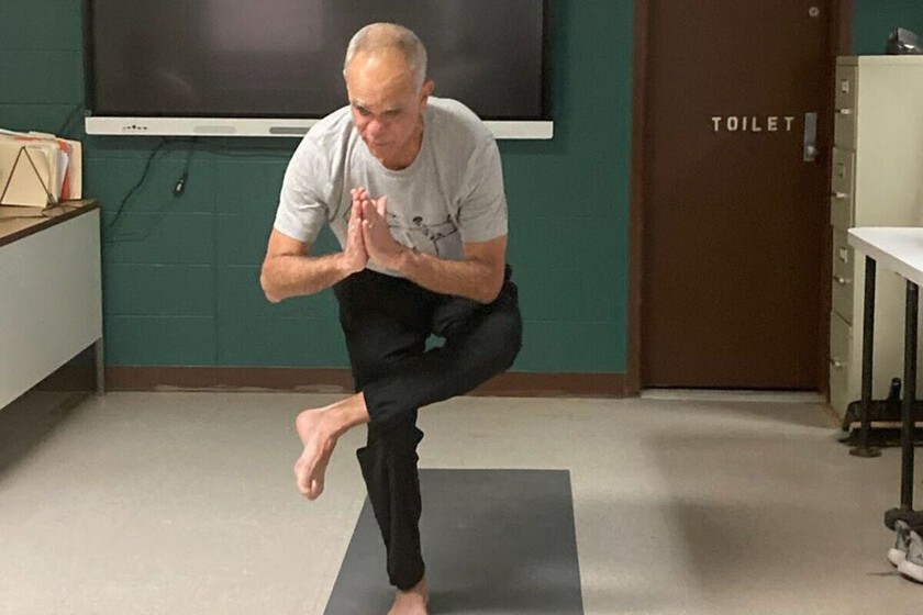 De ser una eminencia de la medicina deportiva a impartir yoga en cárceles estadounidenses: la increíble historia del Dr. Pierre Rouzier dlvr.it/TCzffv