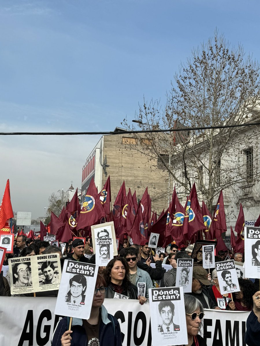 cnashr's tweet photo. Presidente @GabrielBoric Hoy la romería en memoria de las
Víctimas de la Dictadura fue duramente reprimida. Carabineros atacó a los jóvenes de la @jjcc_chile que marchaban pacíficamente y luego se interrumpió el acto por un carro lanzaguas y efectivos COP. 
Inaceptable. https://t.co/waGzfIFr9O
