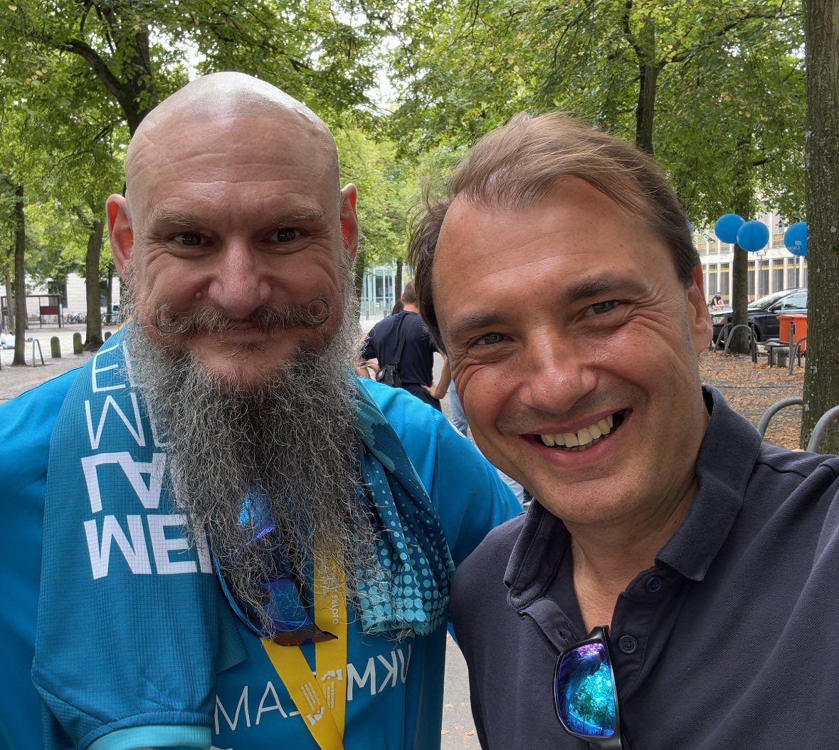 Alex W. Friedrich (@alexwfriedrich1) on Twitter photo Was für ein toller 22. Münster Marathon. Mit 160 <a href="/UK_Muenster/">Uniklinik Münster</a> Kolleg*innen und 25 Staffeln à 11km. Ich bin happy mit meiner Staffelzeit🏃🏼♂️😀dann bei der after-run-recovery mit unserem Pflegedirektor (Marathon!🏅) War super dabei zu sein - Bewegung hält &macht gesund! Was für ein toller 22. Münster Marathon. Mit 160 <a href="/UK_Muenster/">Uniklinik Münster</a> Kolleg*innen und 25 Staffeln à 11km. Ich bin happy mit meiner Staffelzeit🏃🏼♂️😀dann bei der after-run-recovery mit unserem Pflegedirektor (Marathon!🏅) War super dabei zu sein - Bewegung hält &macht gesund!