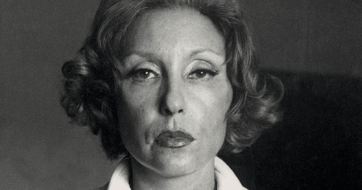 pensador's tweet photo. "Fique de vez em quando sozinho, senão você será submergido. Até o amor excessivo dos outros pode submergir uma pessoa."

— Clarice Lispector https://t.co/2aVTxMJflD