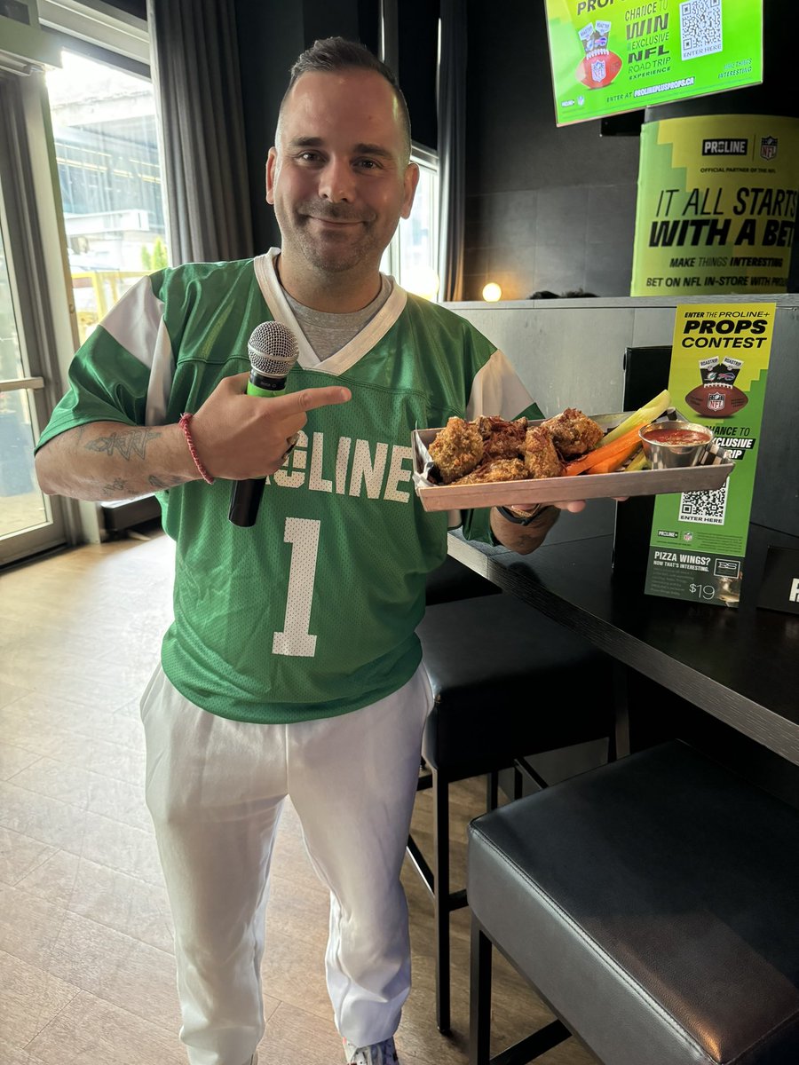 OLGproline's tweet photo. A sneak peak inside Real Sports including pizza wings, special menu item available created by @MattDeanPettit!

#PROLINExRealSports | @NFLCanada https://t.co/GJoopvyT6W