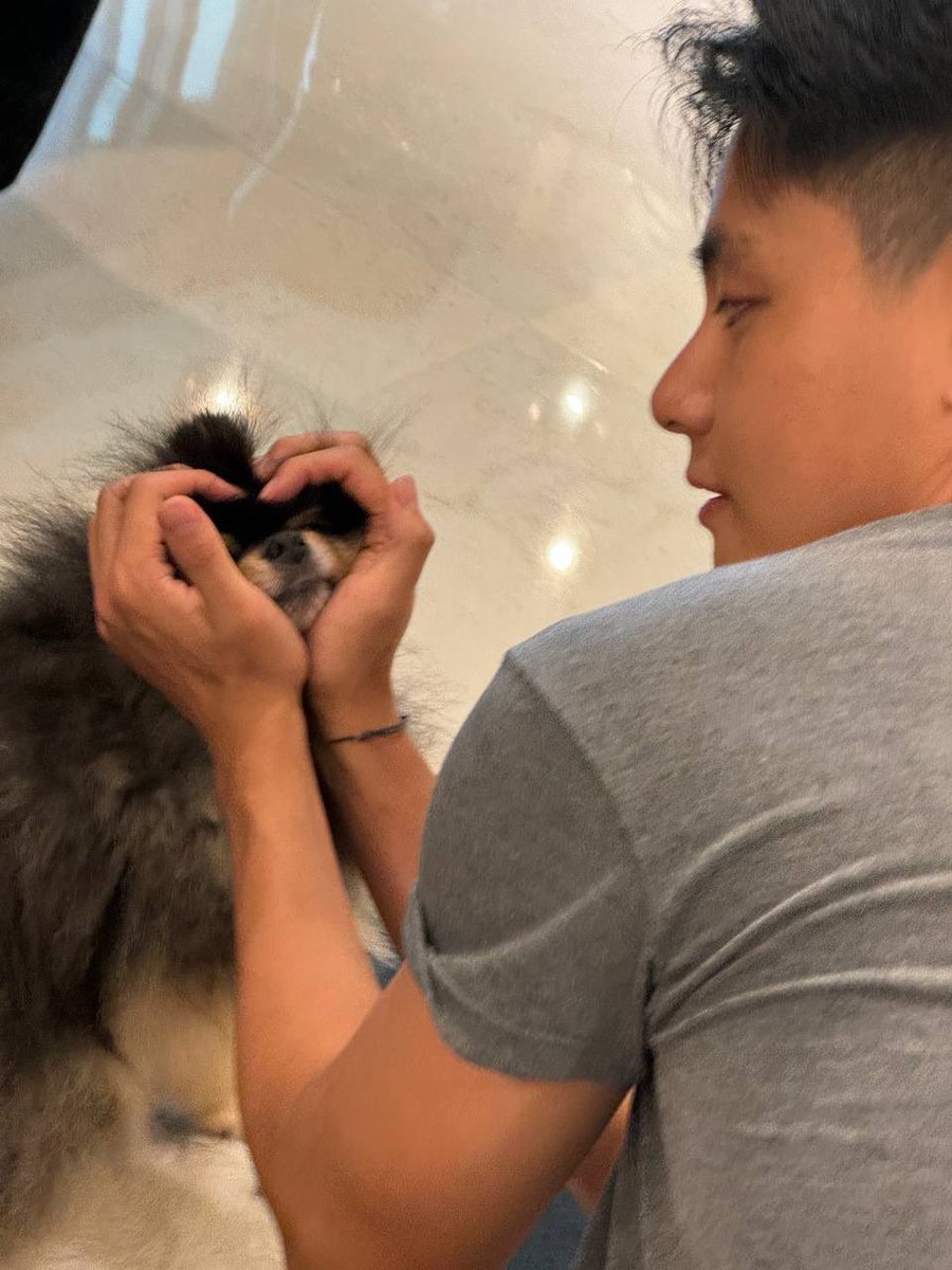 miiniyoongs's tweet photo. [240904 V Weverse Post]

🐯 ah i miss you
and neva play is crazyy mm i couldnt help but come bbye https://t.co/ahClSVePE4