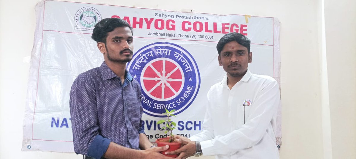 DekodeYourself's tweet image. #NSSUnit of #SahyogCollege, Thane, in collaboration with @DekodeYourself, successfully conducted an orientation program for the newly joined NSS volunteers. Special thanks to Mr. Rahul Dharne, a member of Dekodeyourself, for leading the session and sharing his valuable insights.