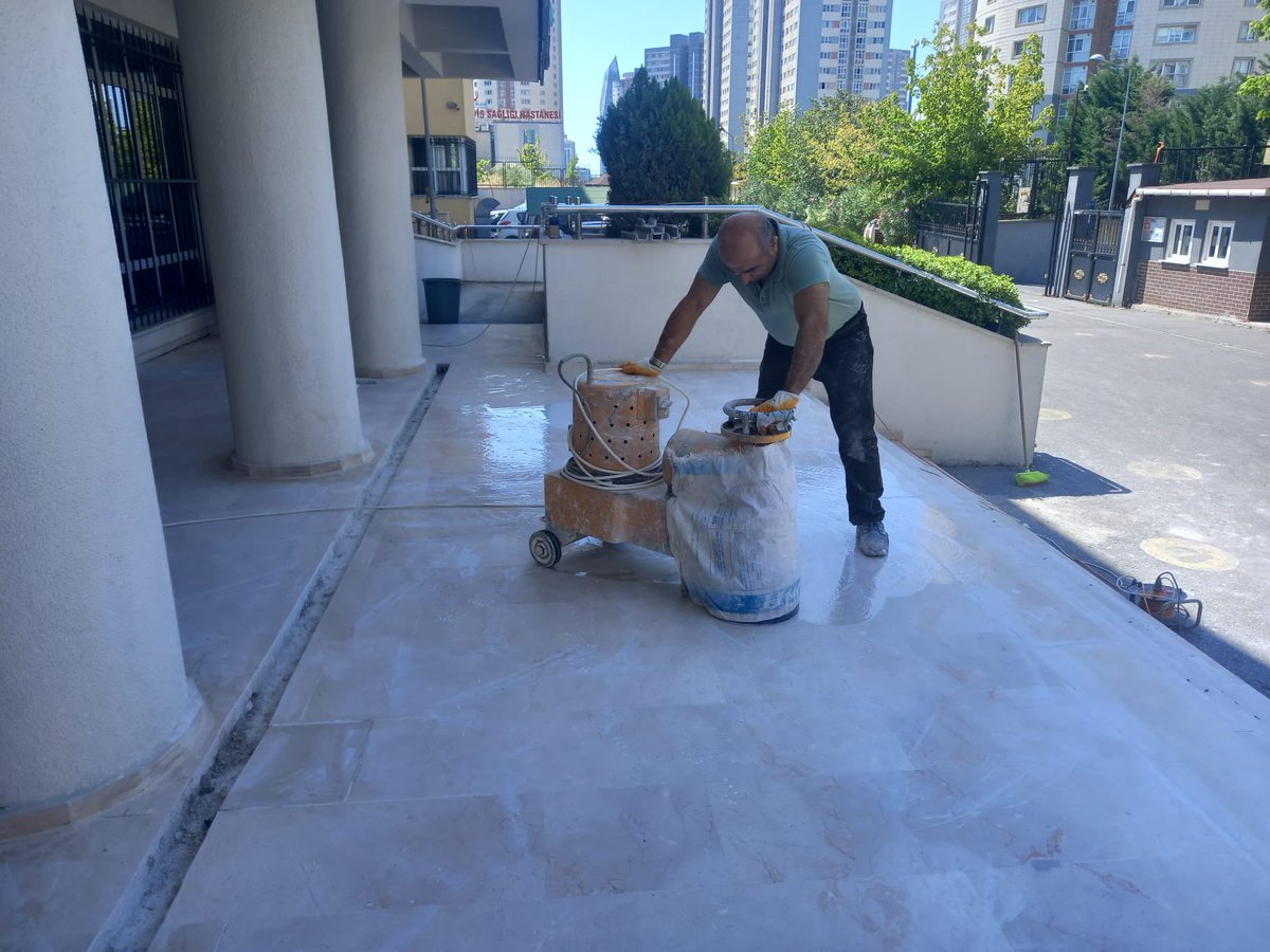 AtasehirMEM's tweet photo. Sıralarımızın temizliği tamam, boya badana tamam, ders kitaplarımız tamam!
Bir tek evlatlarımız eksik, onlarla da pazartesi günü kavuşuyoruz 🤍

📍Ataşehir Rotary Anadolu Lisesi 

#OkullarımızHazır 

@tcmeb @Yusuf__Tekin @istanbulilmem @MucahitYentur @iyildirim58 https://t.co/UR1D5TTNwe
