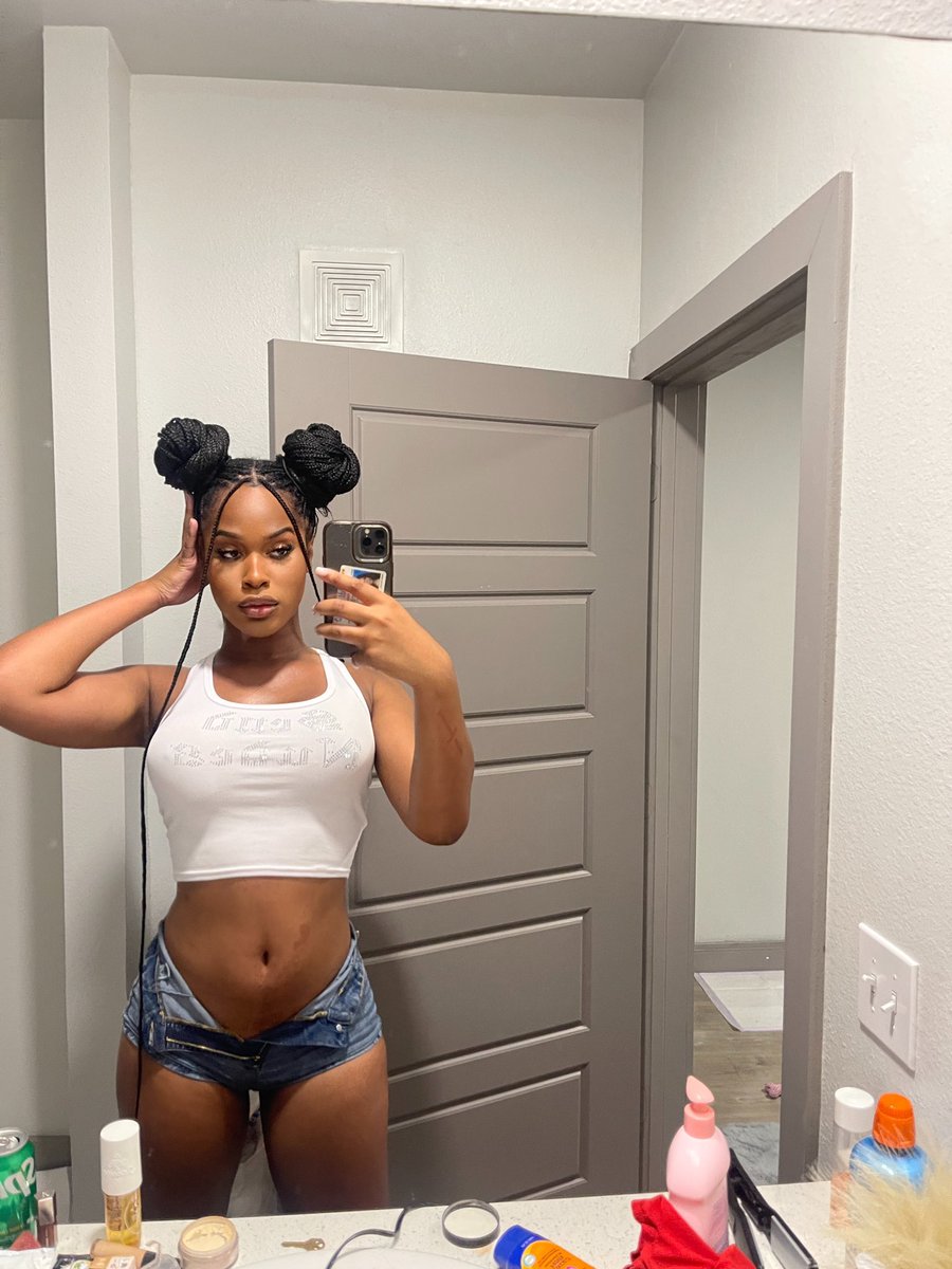 leelaniijmes's tweet photo. gettin ready for the first college party of the school year 💕which is ur fav?before or after? 🙈 https://t.co/XAgnePVRjR