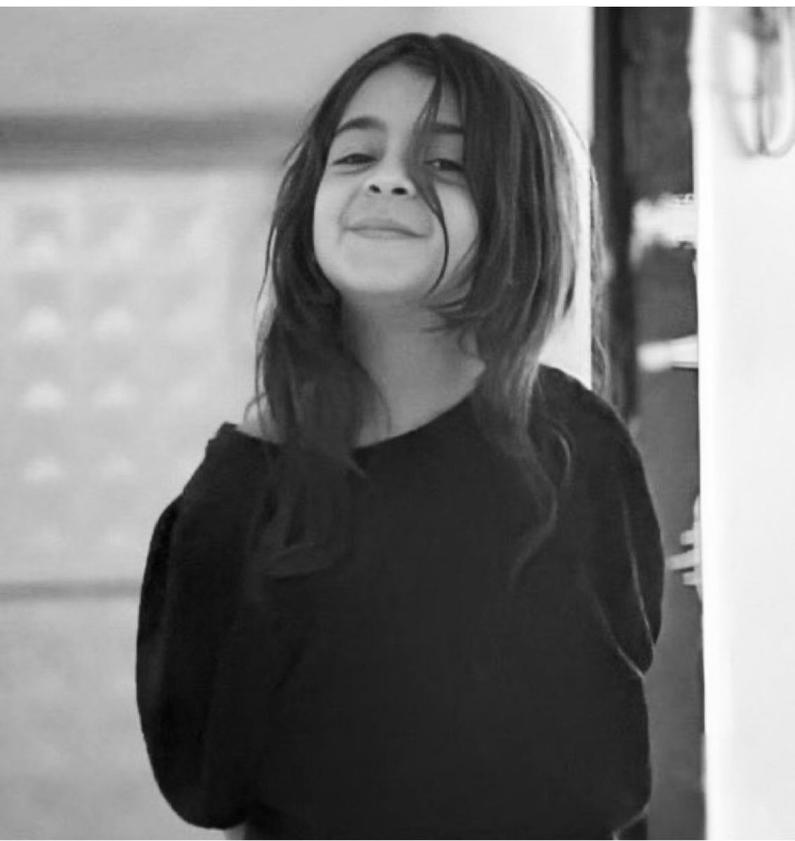 Sözün bittiği yerdeyiz artık . Küçücük çocuk ya küçücük çocuk ne istediniz bu çocuktan Allah kahretsin sizi .
#NarinGüner