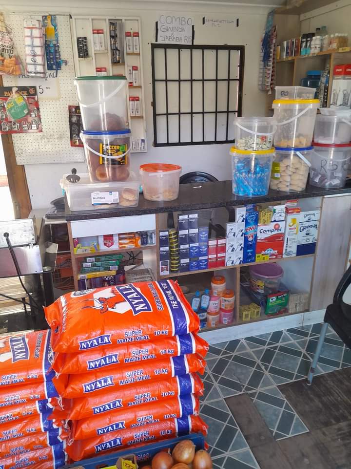 KasiEconomy's tweet photo. Lindy Zeka started her spaza shop with R4500 stock last year. Today business is growing 🙌🏾🙌🏾 https://t.co/NXxJNifP0q
