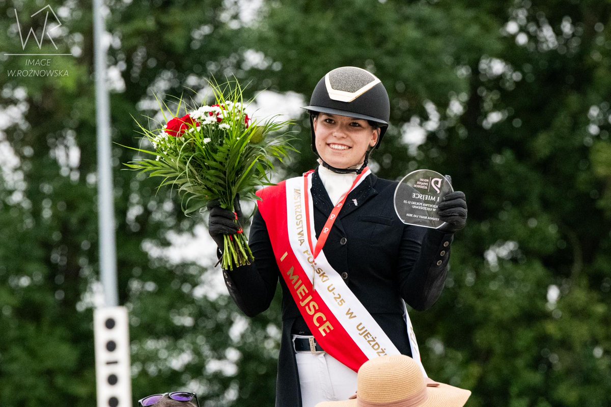 Mistrzostwa Polski  Biały Las 2024
MP SENIORZY 
🥇 Sandra Sysojeva  MAXIMA BELLA  KS Centurion 
🥈 Susanne Krohn   TITOLAS   LKJ Lewada 
🥉 Katarzyna Milczarek  GUAPO  KSJ Zagozd
MP U25 
🥇 Maria Stelmaszyk   GALAPAGOS LKJ Lewada
Gratulacje! fot. IMAGE W. Rożnowska - Urbańczyk