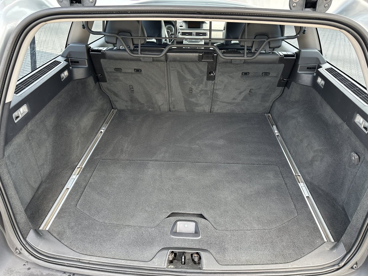 RolandTameling's tweet image. Hoe zeggen ze dat alweer zo mooi in het Zweeds? ‘Partir, c’est mourir un peu…’

De @VolvoCarNL XC70 T6 van mijn vader staat te koop.

Hopelijk maken we nu iemand anders blij met deze superfijne zweefZweed. Check @Marktplaats. 🙏🏼❤️

#HUGEcarguy #VolvoXC70T6 #TeKoop