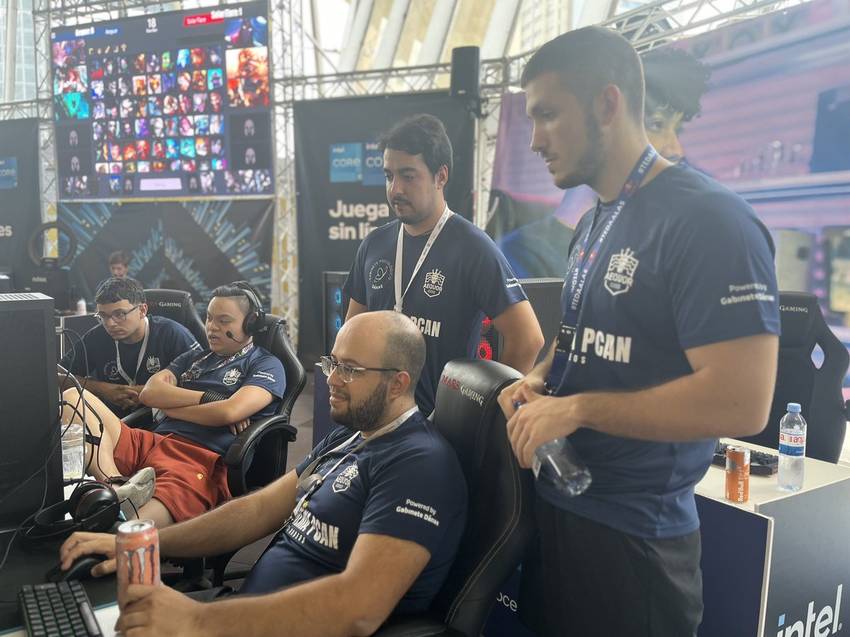 ¡Buenas tardes! Aquí estamos en <a href="/TLPTenerife/">TLP Tenerife</a> en la final de League of Legends un año más, de momento enhorabuena a <a href="/SFSolarFlare/">Solar Flare Ciudad De Tacoronte</a> por su victoria en el primer game, ¡seguimos luchando! 🫡