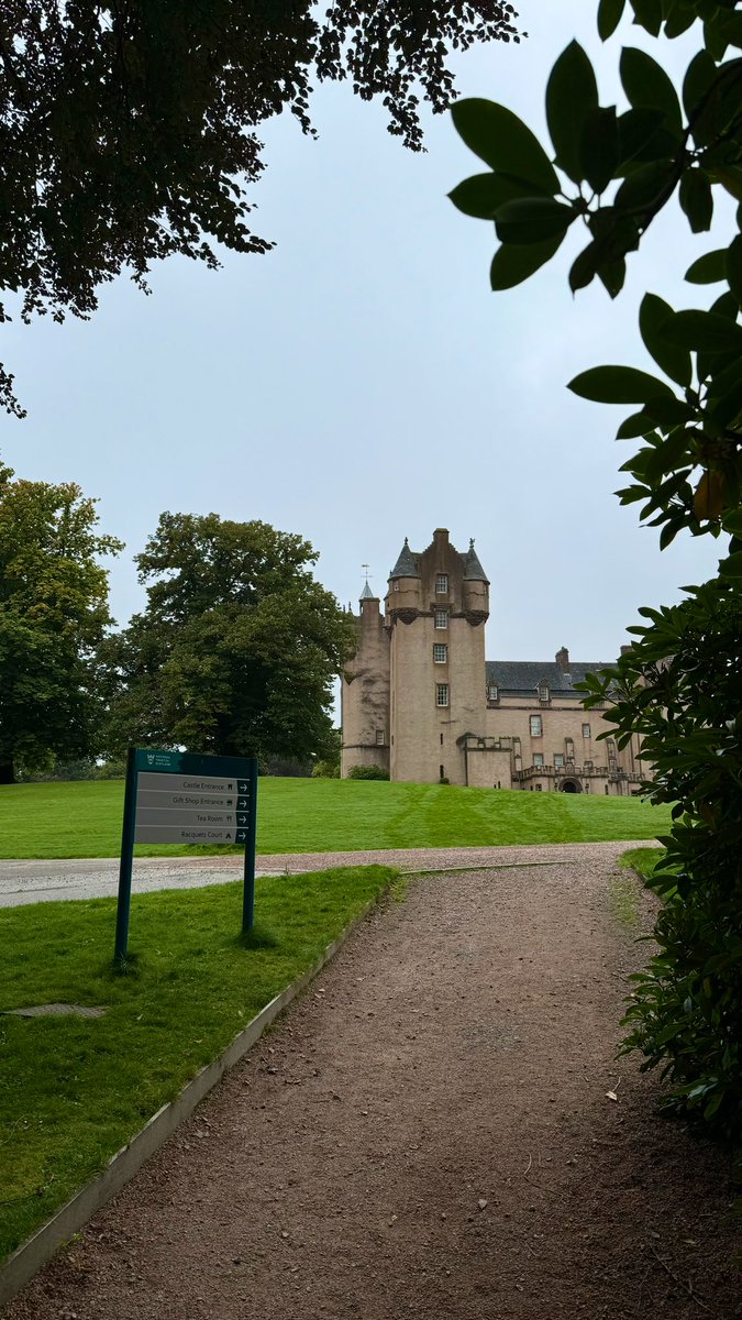 soozworld's tweet photo. And now onwards towards Fyvie Castle 🏴🏰 #WhenInScotland https://t.co/e4qQwHCZfy