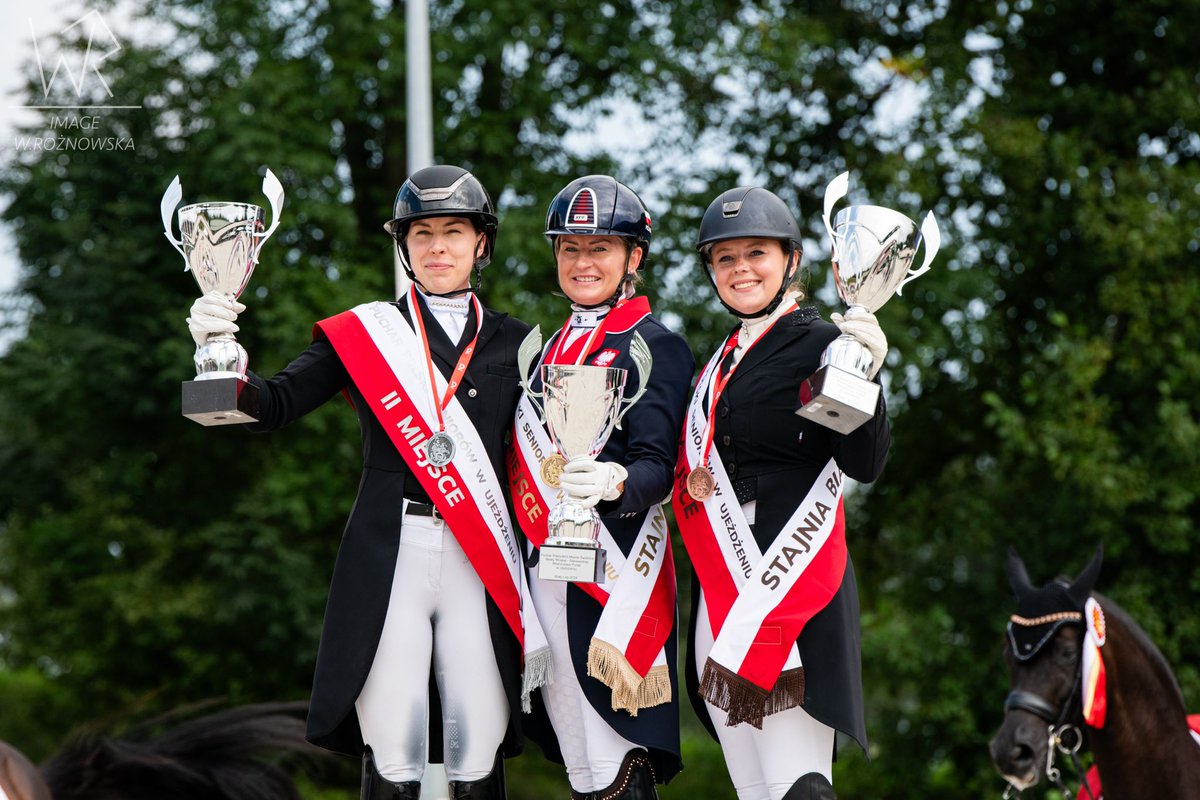 Mistrzostwa Polski / Puchar Polski Biały Las 24
MP MJ U21
🥇 Natalia Płata JKS Barłomino
🥈 Caroline Pawluk LKJ Lewada
🥉 Julia Jokiel  Varsovia Dressage Club 
Puchar Polski Sen 
🥇 Sandra Sysojeva KS Centurion 
🥈 Aleksandra Popławska Clarena 
🥉 Julia Rogowska SKJ GoldenDream