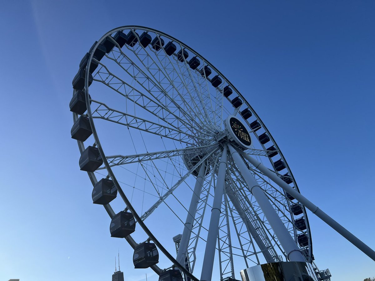 smileyradioshow's tweet image. We road the big wheel on navy pier yesterday! @NavyPier #chicsgo