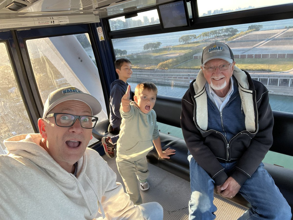 smileyradioshow's tweet image. We road the big wheel on navy pier yesterday! @NavyPier #chicsgo