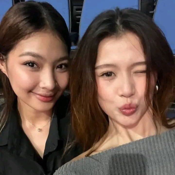 cocoletlet_'s tweet image. ito ba yan? #concertdate 🙈