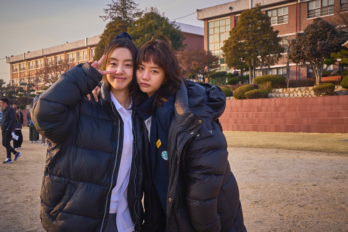 미나는 진짜그냥
>필선이랑< 춤 추는게 좋았던 건 아닐까...
초반에는 필미 둘 다 춤이 간절해서
세현이를 다시 붙잡아오는 거라고 생각했는데
후반부에 필선이 가고 밀걸즈 무너졌을 때
그때처럼 붙잡는게 아니라
포기한 듯 필선이랑 전화하는 거 보고
그런 생각이 들었음
필미가 왜이리 사랑을 해...