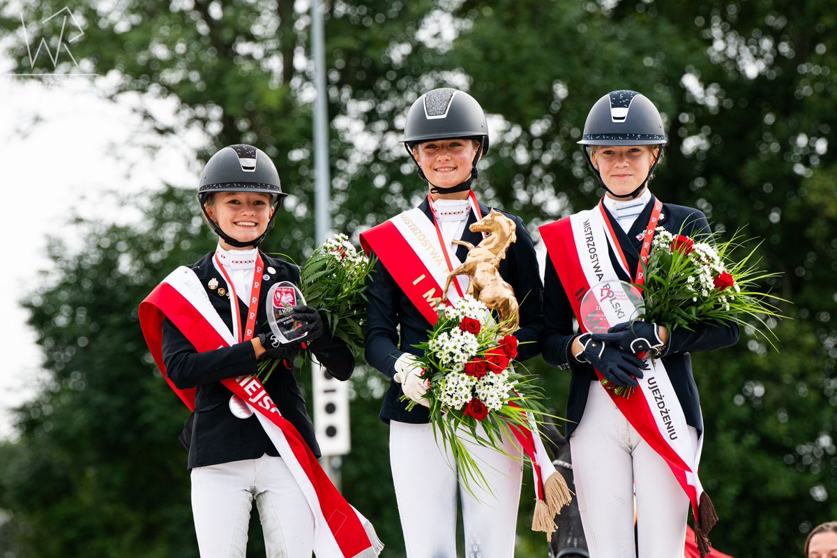 Mistrzostwa Polski w Ujeżdżeniu Biały Las 24
JUNIORZY
🥇 Veronica Pawluk LKJ Lewada
🥈 Weronika Usiądek BPK
🥉 Anna Błońska Varsovia Dressage Club 
DZIECI U14
🥇 Liwia Strzeszewska SKJ Bajardo 
🥈 Julia Wójtowicz Soymax Team Lublin 
🥉 Aleksandra Rozesłańska  SKJ Golden Dream