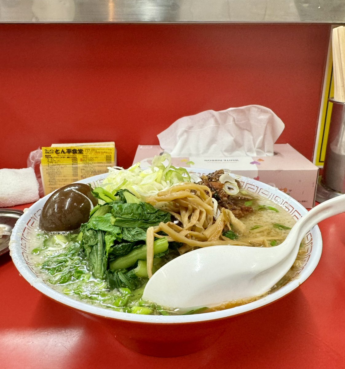 4myanus's tweet photo. パイカラーメン（+煮玉子と小松菜）と純レバねぎ塩で1200円は最早価格破壊w
ごっさんです！
#ラーメンスタンドとん平食堂 https://t.co/7rf2BFOTM3