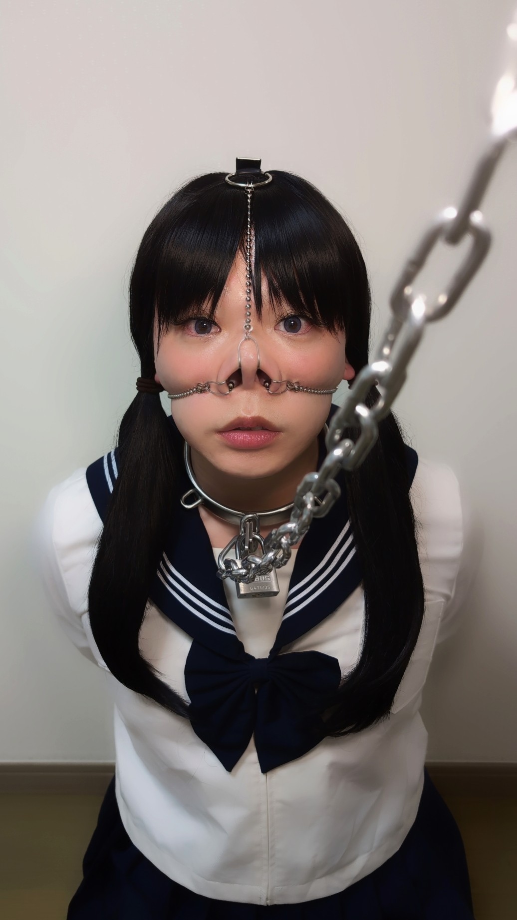 女装　　鼻フック  / X