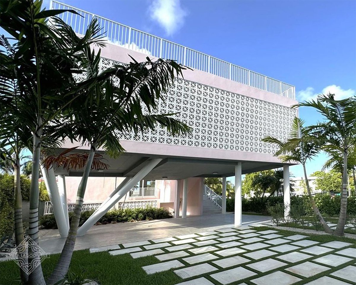 VillaLagoonTile's tweet image. 🌴Our Large Ibiza Breeze Blocks look great (if we do say so ourselves) on this Miami home from @onecoreconstructioncm.

#breezeblocks #breezeblocklove #midmod #modernstyle #mcm #moderndesign #midcenturymodern #beachhouse #coastaldesign #coastalliving #miami