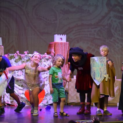 Play in a day 🎭

Fantastic Mr Fox-inspired drama, crafting, and story-telling activities await on Tuesday 17th September at 10am 🦊 Explore backstage, dress up and perform on stage! £3 a child, adults go free.

Book now:
stgeorgesguildhall.com/event/home-ed-…