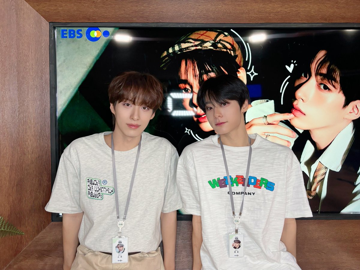 [#환웅 #시온]

잠시 후 EBS 경청 유튜브 채널과 
EBS 반디 앱에서 생방송으로 진행되는
‘청소년소통프로젝트 경청’

달님들의 유일한 사랑🫶🏻 웅숀디와🐯🐶
시원한 일요일 밤 보내러 가볼까요?🌊

🎧 youtube.com/live/svDDp_Kce…

#원어스 #ONEUS #경청
#HWANWOONG #XION