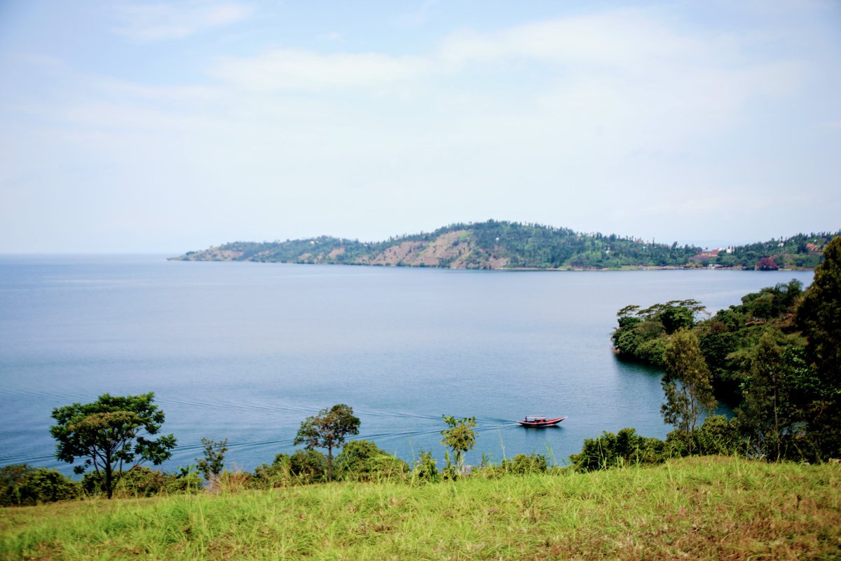 Rutsiro District (@rutsirodistrict) on Twitter photo #Rutsiro: icyo Kirwa ubona hakurya cyitwa Bugarura. Hariho agasantere kitwa Kenya. Abaturage bagituye bagize imidugudu 2, basobanukiwe cyane n'umwuga w'uburobyi. Uzaze uhasure urebe ibyiza by'iwacu. #VisitRwanda <a href="/VisitRutsiro/">VISIT RUTSIRO</a> <a href="/EnvironmentRw/">Ministry of Environment - Rwanda</a> <a href="/RwandaLocalGov/">Ministry of Local Government | Rwanda</a> <a href="/RwandaWest/">Western Province I Rwanda</a> #Rutsiro: icyo Kirwa ubona hakurya cyitwa Bugarura. Hariho agasantere kitwa Kenya. Abaturage bagituye bagize imidugudu 2, basobanukiwe cyane n'umwuga w'uburobyi. Uzaze uhasure urebe ibyiza by'iwacu. #VisitRwanda <a href="/VisitRutsiro/">VISIT RUTSIRO</a> <a href="/EnvironmentRw/">Ministry of Environment - Rwanda</a> <a href="/RwandaLocalGov/">Ministry of Local Government | Rwanda</a> <a href="/RwandaWest/">Western Province I Rwanda</a>