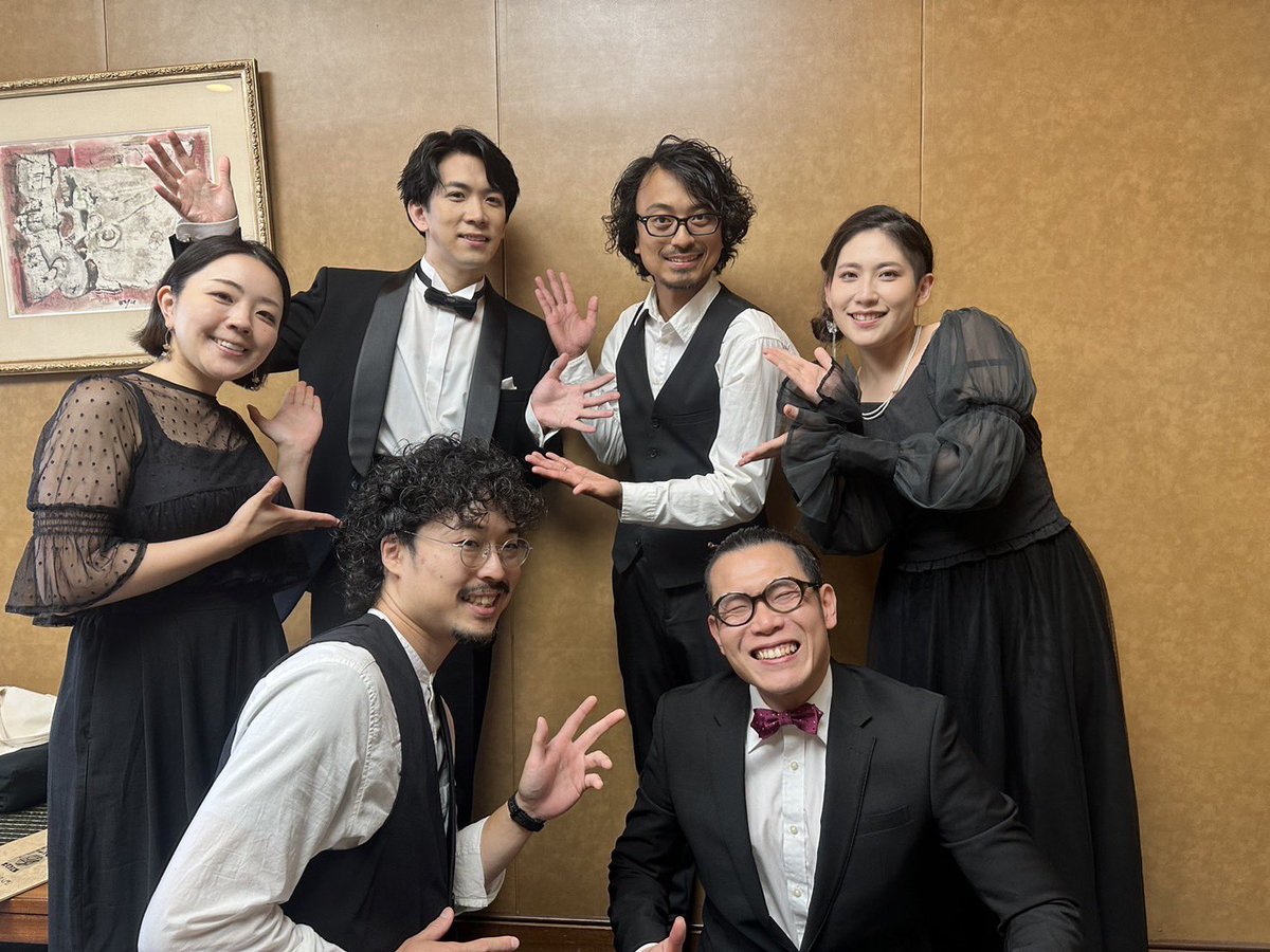 TellersCaravan's tweet photo. そしてそして、、
偽牧師で御出演の
#伊東健人　さんがわざわざ楽屋に挨拶にいらして下さいまして、そのまま音楽の話で盛り上がってしまってパシャリ📷
とても気さくにお話ししてくださりありがとうございました！！

#声優口演2024
#声優口演 https://t.co/7hORsErocL