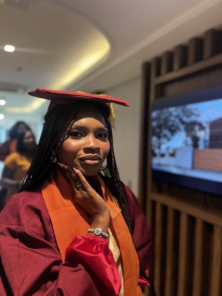 CallMeMariany's tweet image. Guess who is now a certified producer?? Moi!🥰🥰🥰☺️
I wanna say a thank you to @ELCreativeAcad for granting me another opportunity to learn the art of filmmaking for free!🥰💃🏼🤩
Now if someone ask me if I'm a writer or producer, I can boldly say “na collabo” 😂💃🏼💃🏼🥰