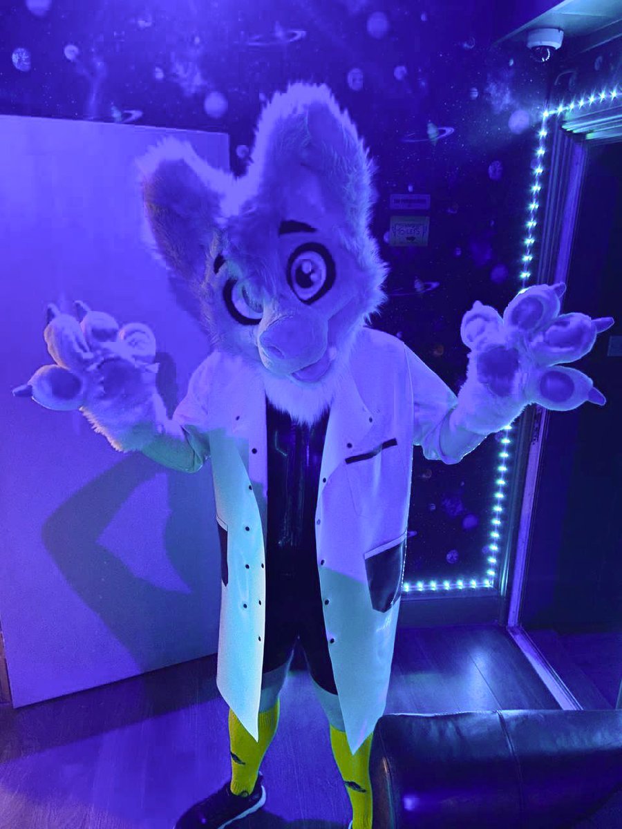 What a wonderful evening <a href="/ThePitEvents/">The Pit Events - 21st March</a> for the first event, it went very well. Met so many new folk and it was a really chill event. 

<a href="/KinkyPupArctic/">ArcticAD</a> let me try in his hood and gloves. What do you think? A new look for the crazy scientist?

Thank you everyone for coming. Thank