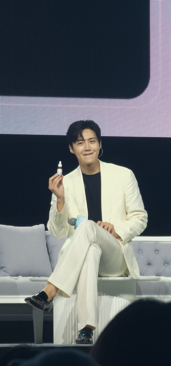 refinnejsc's tweet photo. How am I supposed to fall in love with another man when Kim Seon Ho exists?????? 

#EffectiveLovexKSH 
#DrPONGxKimSeonho
#KimSeonHo #김선호 https://t.co/KrY34qGdvT