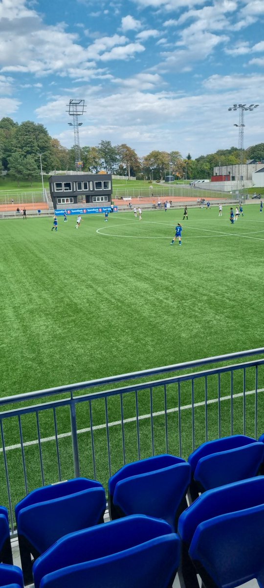 Traethaug's tweet image. CL-kval på tv'en i går, 2.div ringside i dag ⚽️